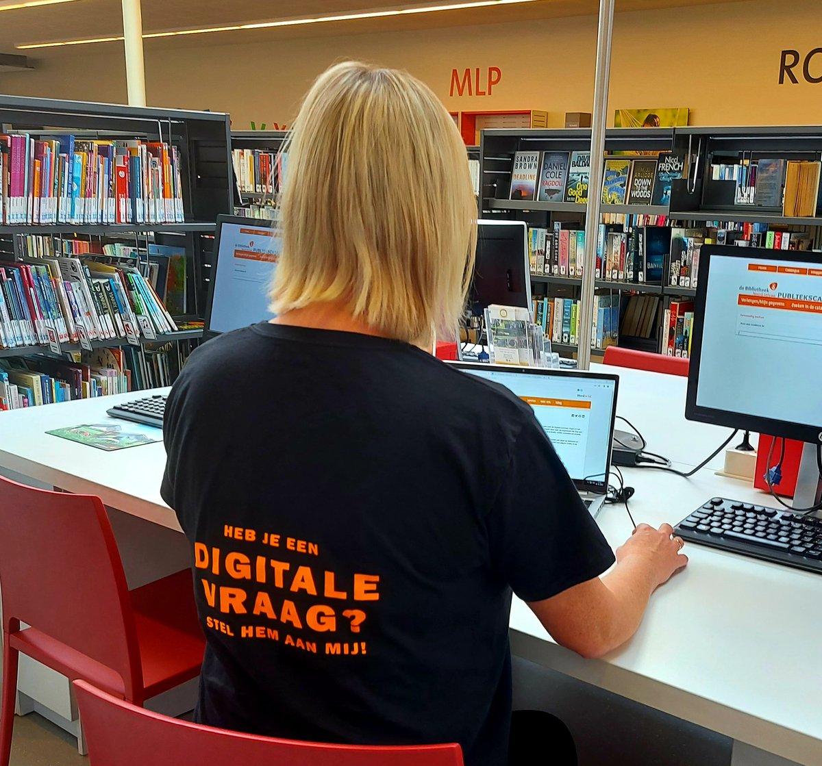 jacqiebakker's tweet image. Herkenbaar zijn @BiebNoordVeluwe in Heerde. Spreekuur voor digitale vragen. Elke woensdag van 14.00 tot 17.00 uur.