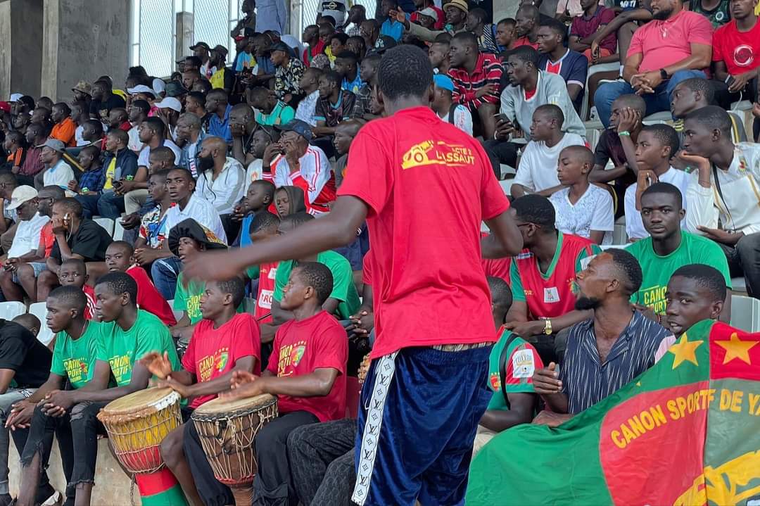 fgo_pro's tweet photo. Le grand #Kpakum 💚❤ ne se déplace jamais seul 💪🏾
Merci à tous les soldats 🙏🏾 pour la mobilisation à NGOA-ÉKÉLÉ.

Cap sur Douala pour la deuxième journée. Douala vous êtes là ? 

#NationLegacy #LeClubDeLaNation #TigNnam
@FecafootOfficie @CRTV_web https://t.co/ALJtoa2ScA