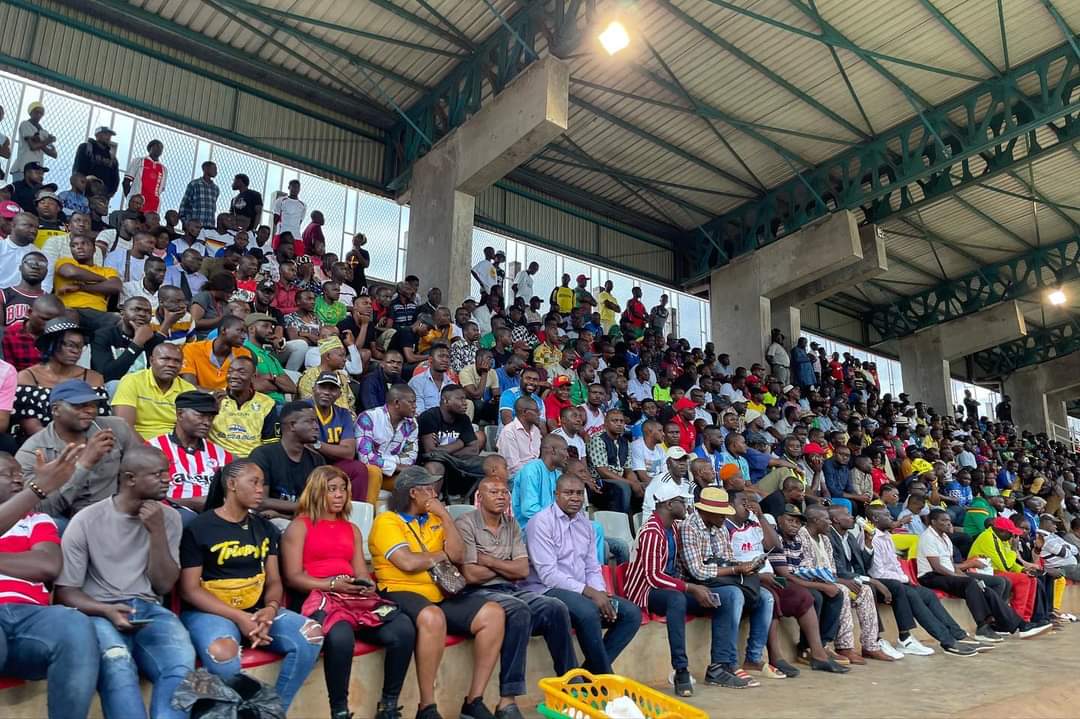 fgo_pro's tweet photo. Le grand #Kpakum 💚❤ ne se déplace jamais seul 💪🏾
Merci à tous les soldats 🙏🏾 pour la mobilisation à NGOA-ÉKÉLÉ.

Cap sur Douala pour la deuxième journée. Douala vous êtes là ? 

#NationLegacy #LeClubDeLaNation #TigNnam
@FecafootOfficie @CRTV_web https://t.co/ALJtoa2ScA