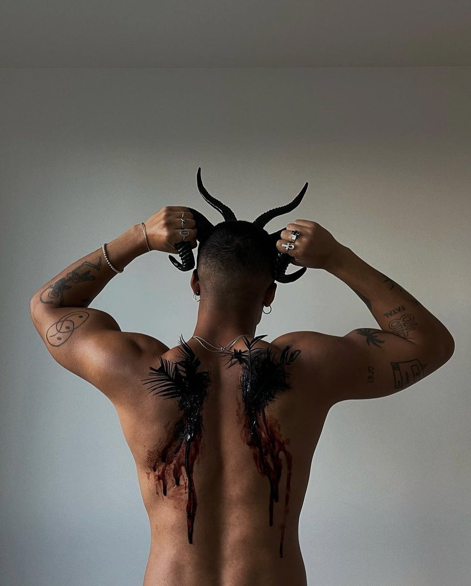 ㅤ
𝕭𝖊𝖙𝖙𝖊𝖗 𝖇𝖊𝖑𝖎𝖊𝖛𝖊 𝖞𝖔𝖚 𝖌𝖔𝖓𝖓𝖆 𝖇𝖑𝖊𝖊𝖉
𝕻𝖎𝖈𝖐 𝖚𝖕 𝖆 𝖘𝖊𝖆𝖙 𝖌𝖊𝖙 𝖆𝖑𝖑 𝖞𝖔𝖚𝖗 𝖙𝖊𝖆𝖒
𝕴'𝖒 𝖙𝖍𝖊 𝖐𝖎𝖓𝖌 𝖔𝖋 𝖐𝖎𝖓𝖌𝖘, 𝖇𝖗𝖔𝖙𝖍𝖊𝖗 𝖎𝖓 𝖆𝖗𝖒𝖘 𝖎𝖓 𝖆 𝖇𝖆𝖙𝖙𝖑𝖊
𝖄𝖔𝖚 𝖆𝖑𝖑 𝖌𝖔𝖓' 𝖉𝖎𝖊 𝖎𝖋 𝖞𝖔𝖚 𝖆𝖈𝖙 𝖑𝖎𝖐𝖊 𝖆 𝖁𝖆𝖓𝖉𝖆𝖑