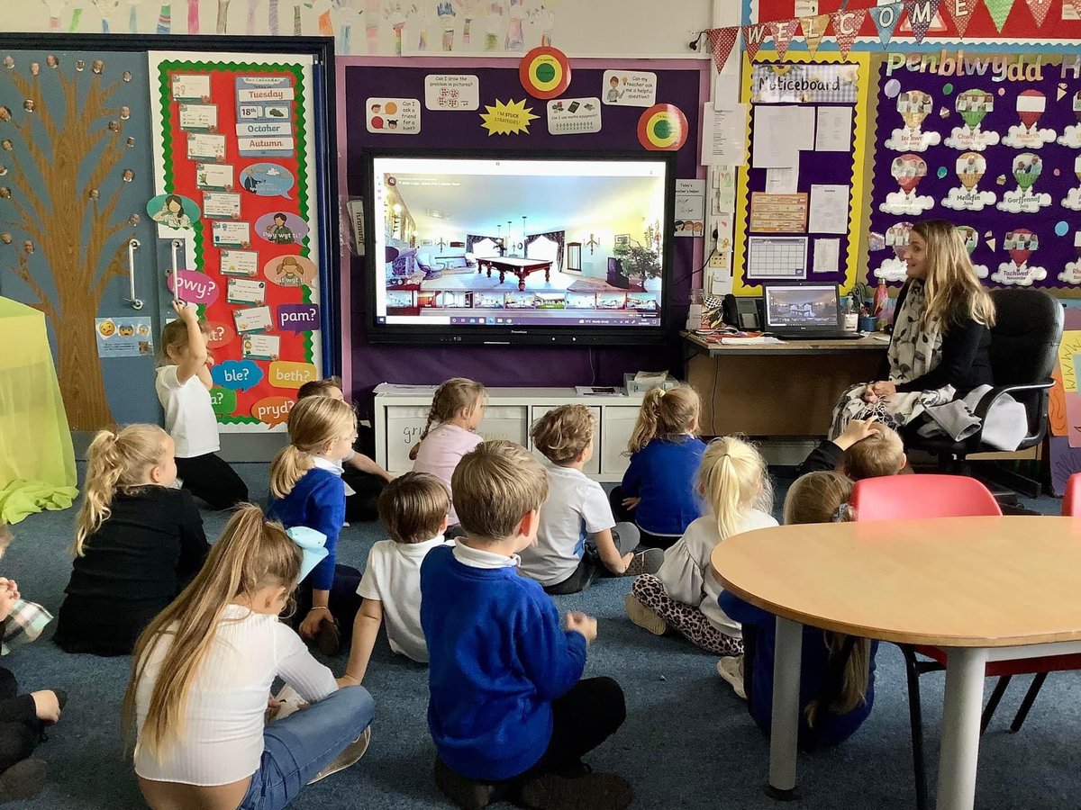 Monktonpriory's tweet photo. Red Class were joined by Estate Agent Kelly as part of their houses & homes topic.The children asked about her job and learnt new adjectives to use when selling a home.#roleplay #languageliteracyandcommunication #ambitiouscapablelearners
#healthyconfidentindividuals @SchoolsPembs https://t.co/jS2P1meWCW