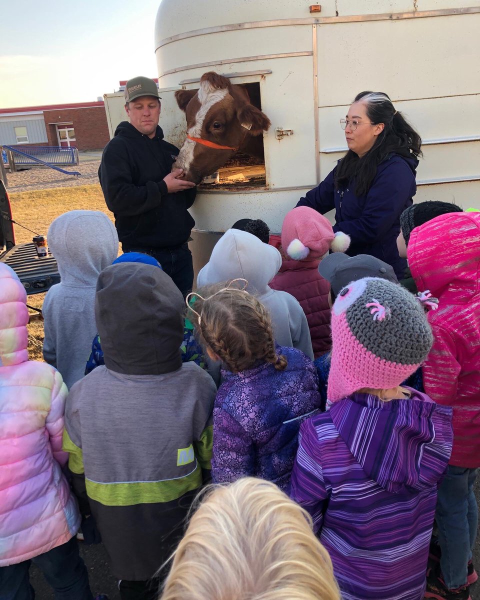 AhlquistKathy's tweet photo. We love having special guests in kindergarten!@EJSMSchool https://t.co/gXV4FfX65s