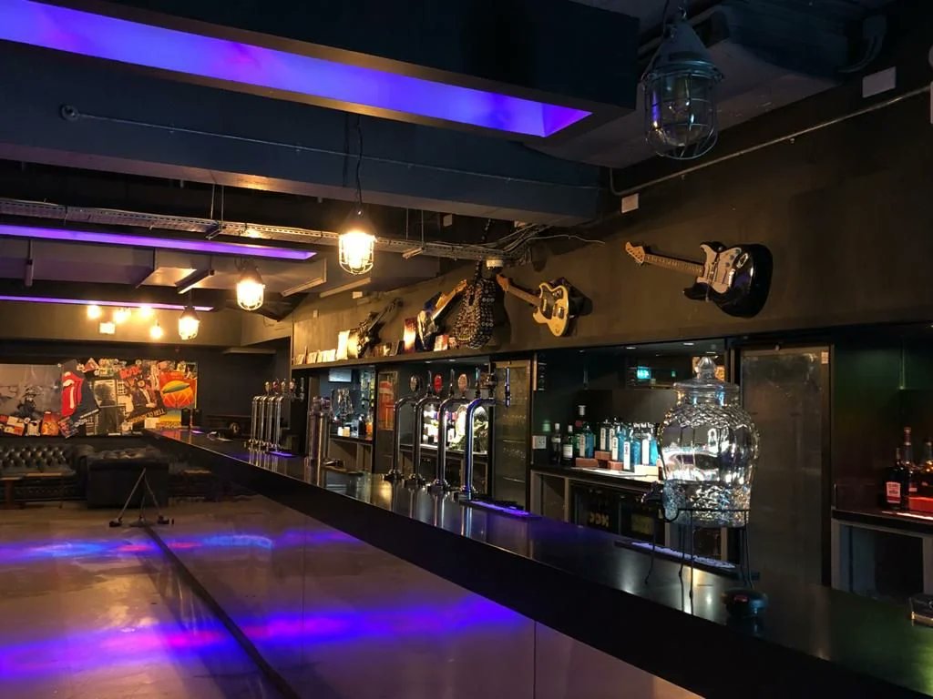 MUSIC VENUE OF THE WEEK 🎸 Highlighting local venues for you to discover! Today it's @RoomsRec! Established in 2018, this gorgeous space welcomes all genres of music and is located in the heart of Horsham town centre, coming up @spacebanduk @KastOffKinks 👉therecrooms.com