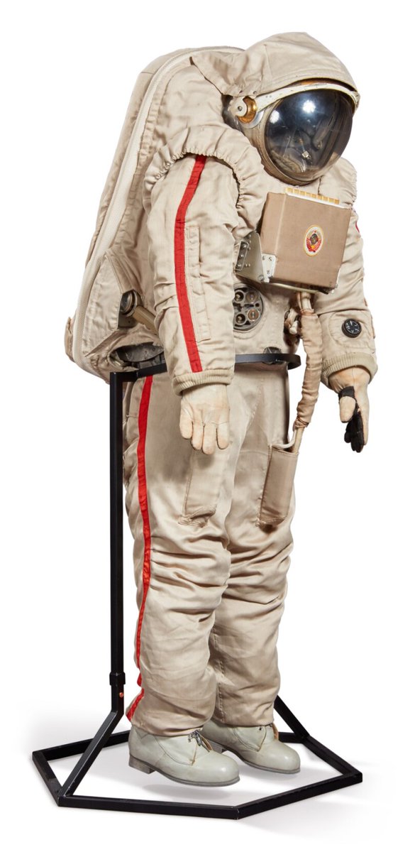 Krechet-94 Soviet Lunar Spacesuit 使用されることのなかったソビエトの月面宇宙服 sothebys.com/en/buy/auction…