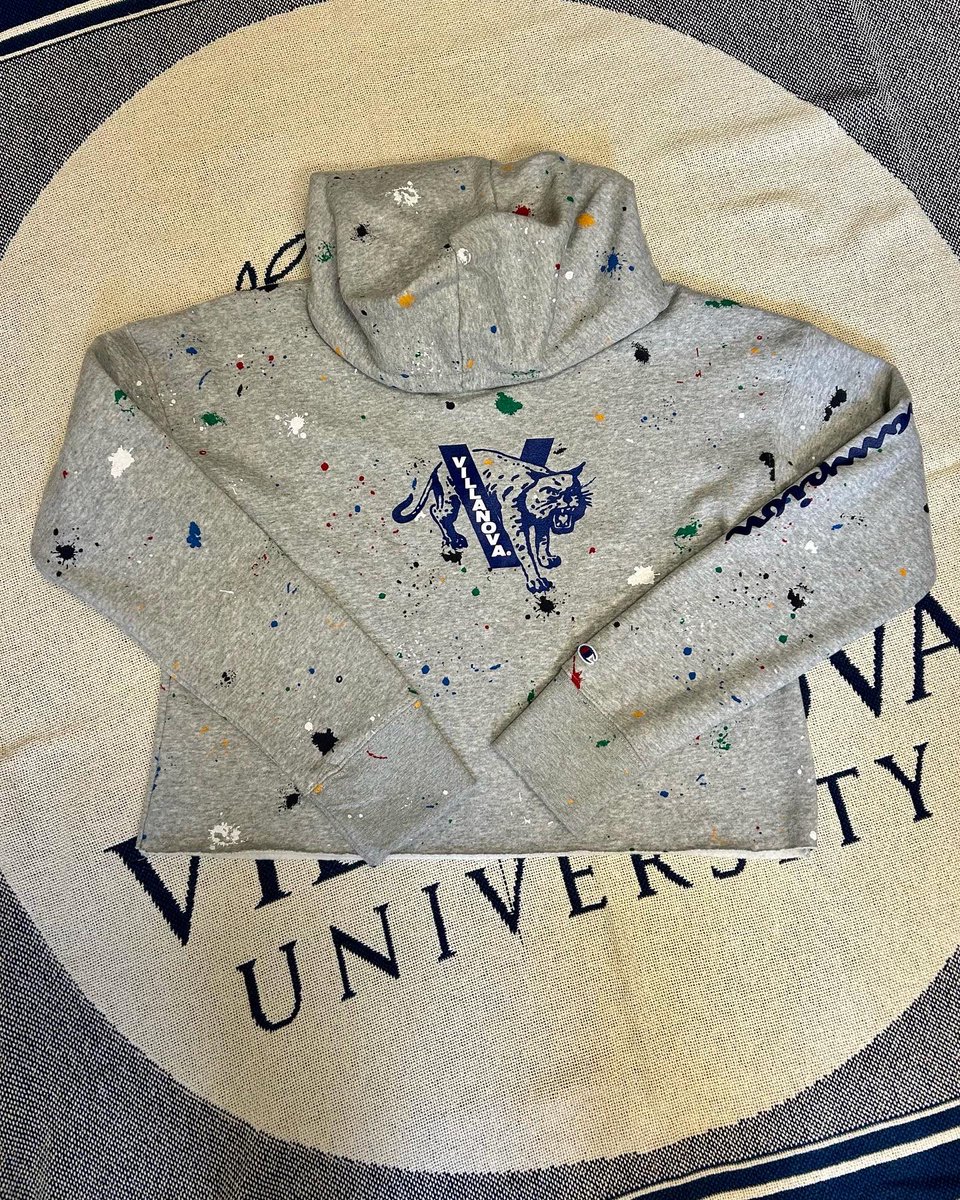 NovaNationer's tweet photo. This week only! 20% off all Champion gear [120 items!] from the @VillanovaUShop for men, women and kids. Shop in-store or online, no code needed: https://t.co/MA7T27dRH3 👕👚  #NovaNation #BookstorePartner https://t.co/ioChbxxNvy
