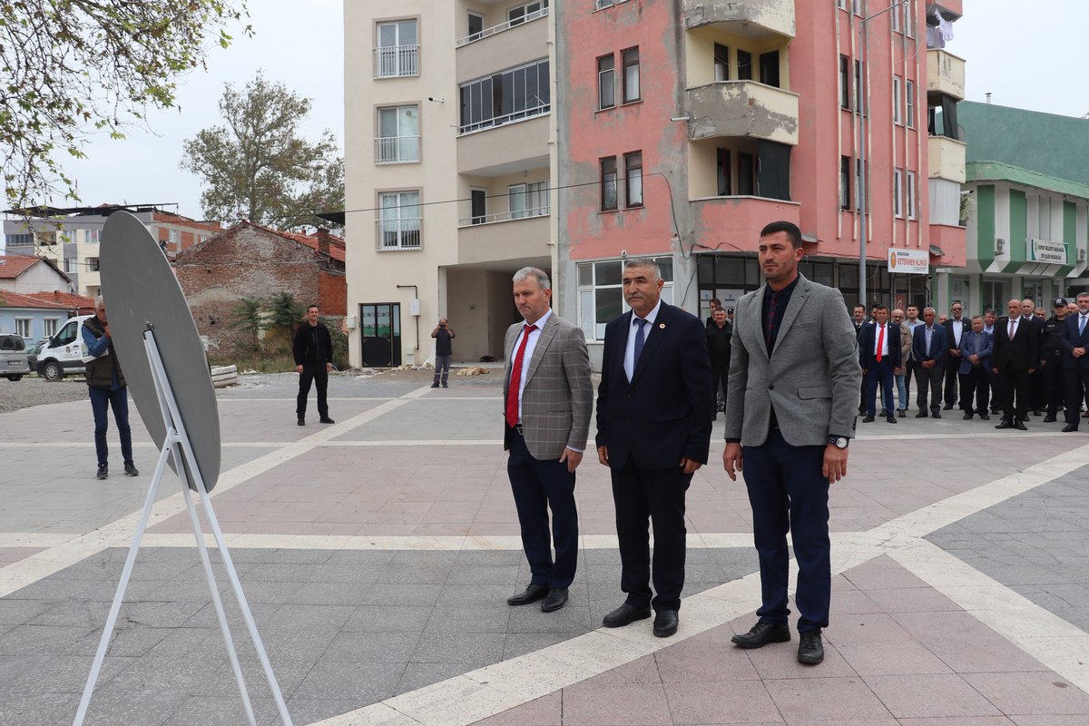 KepsutBelTr's tweet photo. 19 Ekim Muhtarlar günü programında değerli muhtarlarımız ile düzenlemiş olduğumuz program ile bir araya geldik.
Program çerçevesinde Atatürk anıtına çelenk sunuldu, bu vesile ile tüm muhtarlarımızın Muhtarlar gününü kutluyoruz. https://t.co/lxFRHvEtV1