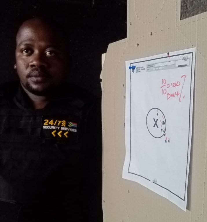 247SecurityZA's tweet photo. 💥💥Top marks💥💥
Excellent results by 24/7 Security Officers at today's practical shooting evaluation. 
#team247 #proudly247 #security #safety #securityservices #247security #247securityservices 🇿🇦 https://t.co/jZXZJqeZIh