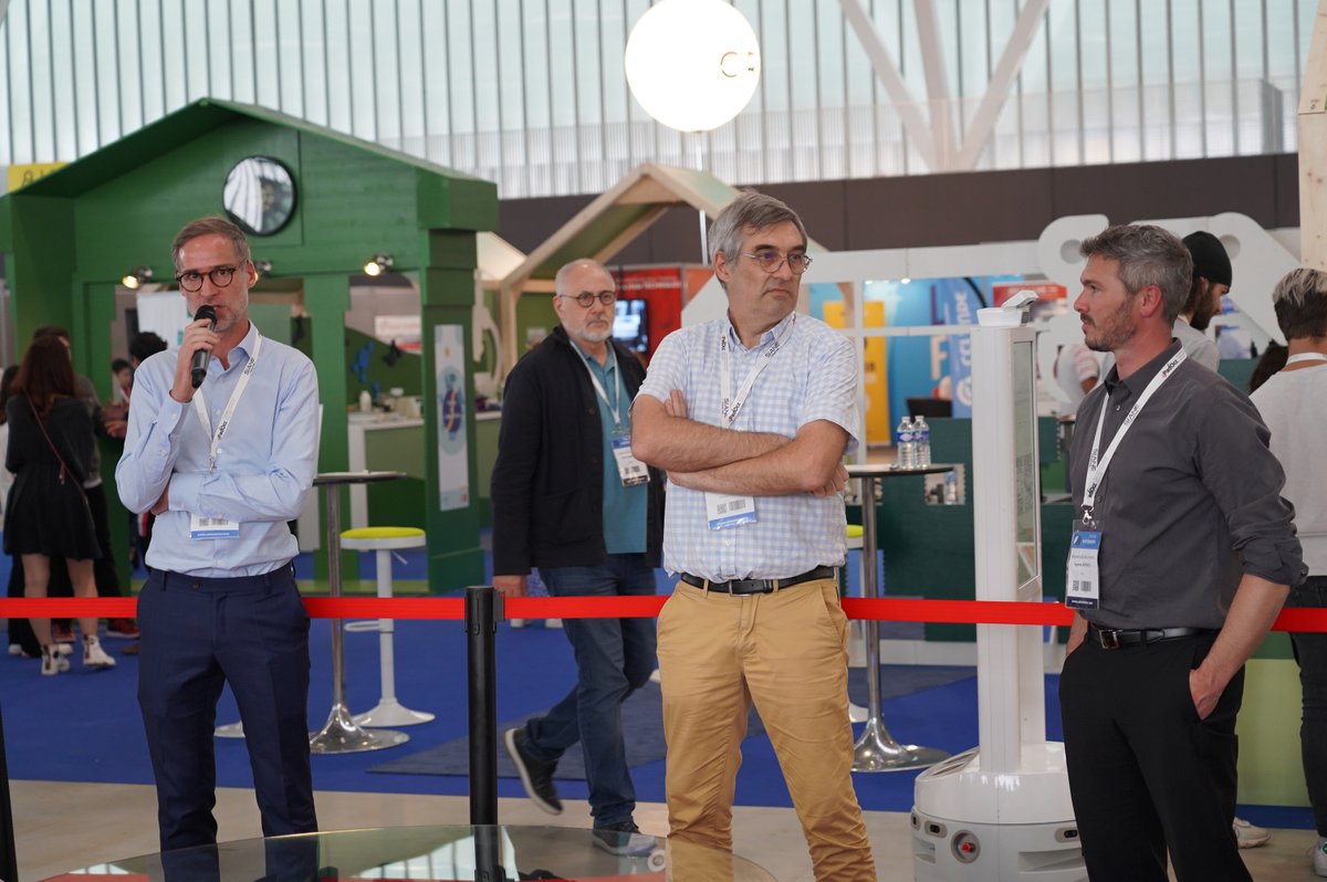 Pad_Occ's tweet photo. 📢 Une nouvelle #conférence en cours sur le stand #PadOcc animée par Stéphane Blanchard coordinateur #industriedufutur @ADOCC_
Accompagné des #industriels du #territoire ils présentent les processus de transformation vers une #industrie plus performante résiliente & #durable🍃 https://t.co/peg4Oi5UHT