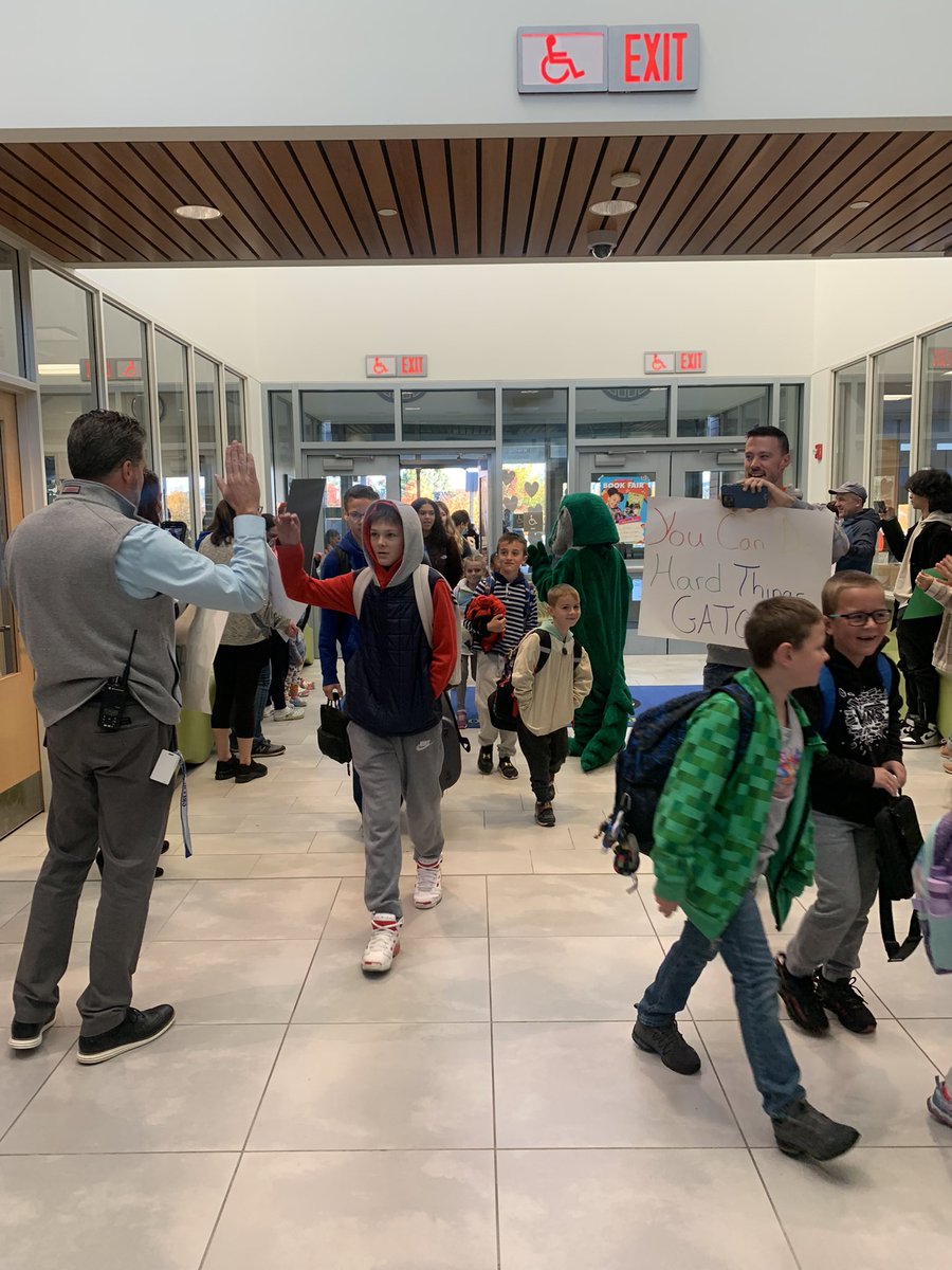erikakoz's tweet photo. What an amazing way to kick-off our school day with a Tunnel of Hope at GHS to bring our community together and show ALL of our students that we believe in them! 💙🐊💚 https://t.co/iDGiaxKmmd