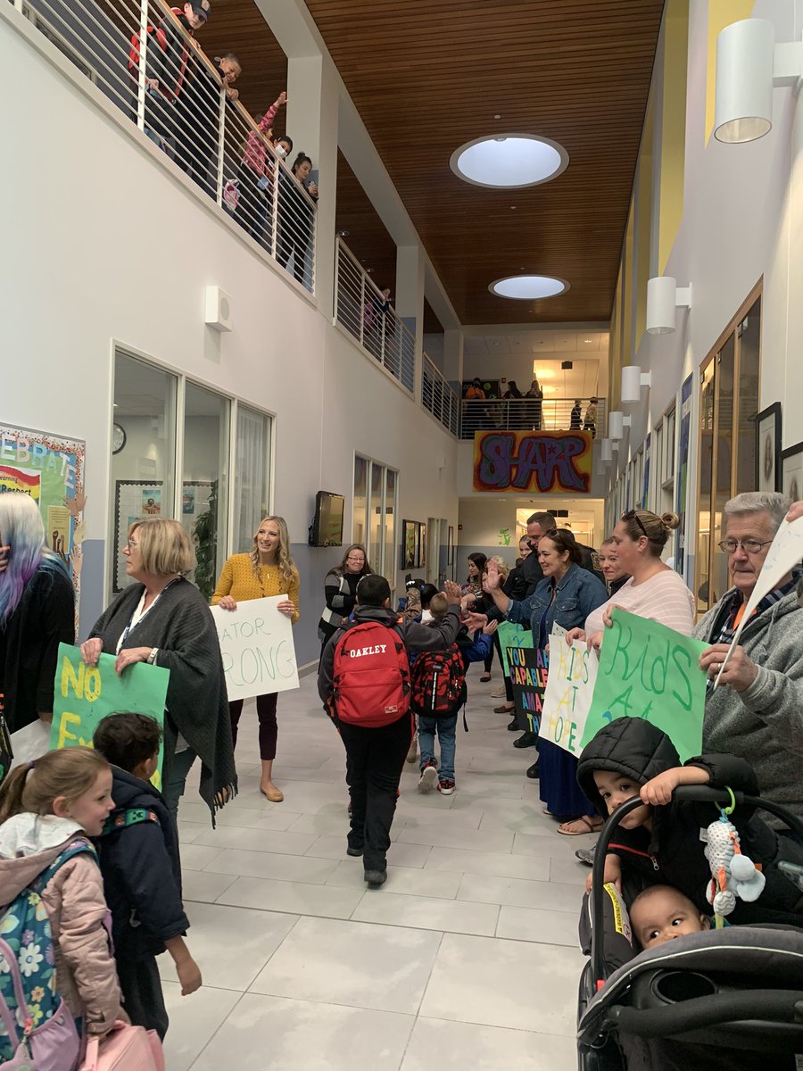 erikakoz's tweet photo. What an amazing way to kick-off our school day with a Tunnel of Hope at GHS to bring our community together and show ALL of our students that we believe in them! 💙🐊💚 https://t.co/iDGiaxKmmd
