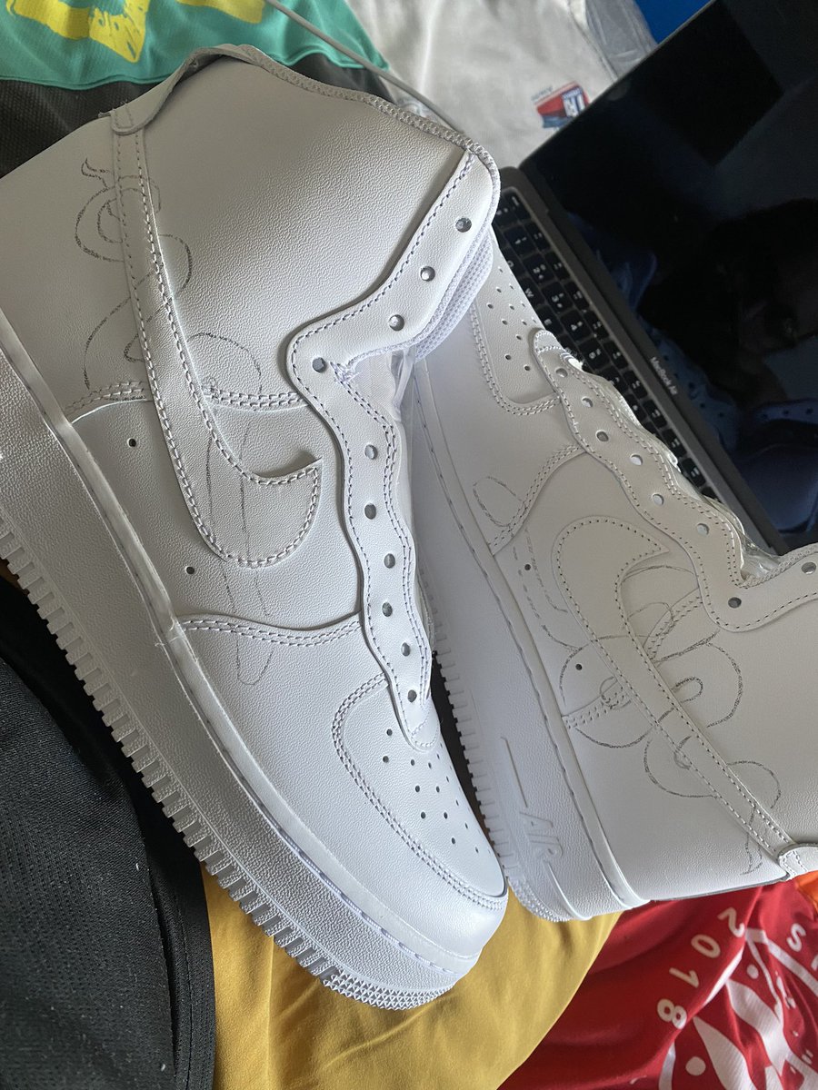non_customs's tweet photo. New pair in the works for @toonyeth these are gonna be so fire 🔥.              #sneakers #customsneakers #snakes #nike #airfocrce1 https://t.co/xtzxJOht8j