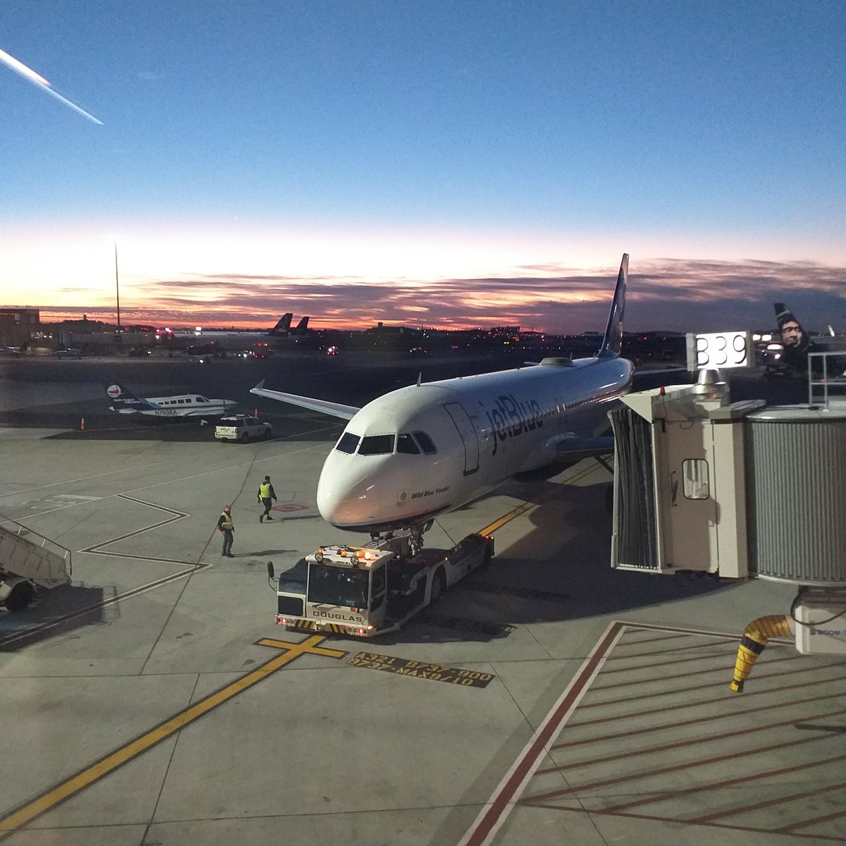MSousaOliveira's tweet photo. Good morning from Boston! 🇺🇲
En route to the 22nd @ACQS1 biennial conference to represent our new #InternationalNetwork #EmergingScholars #CanStudies #Réseauinternational #chercheursémergents #étudescanadiennes 🇨🇦
Very excited to meet all my fellow Canadianists working on Quebec https://t.co/PxzXFdbAWl