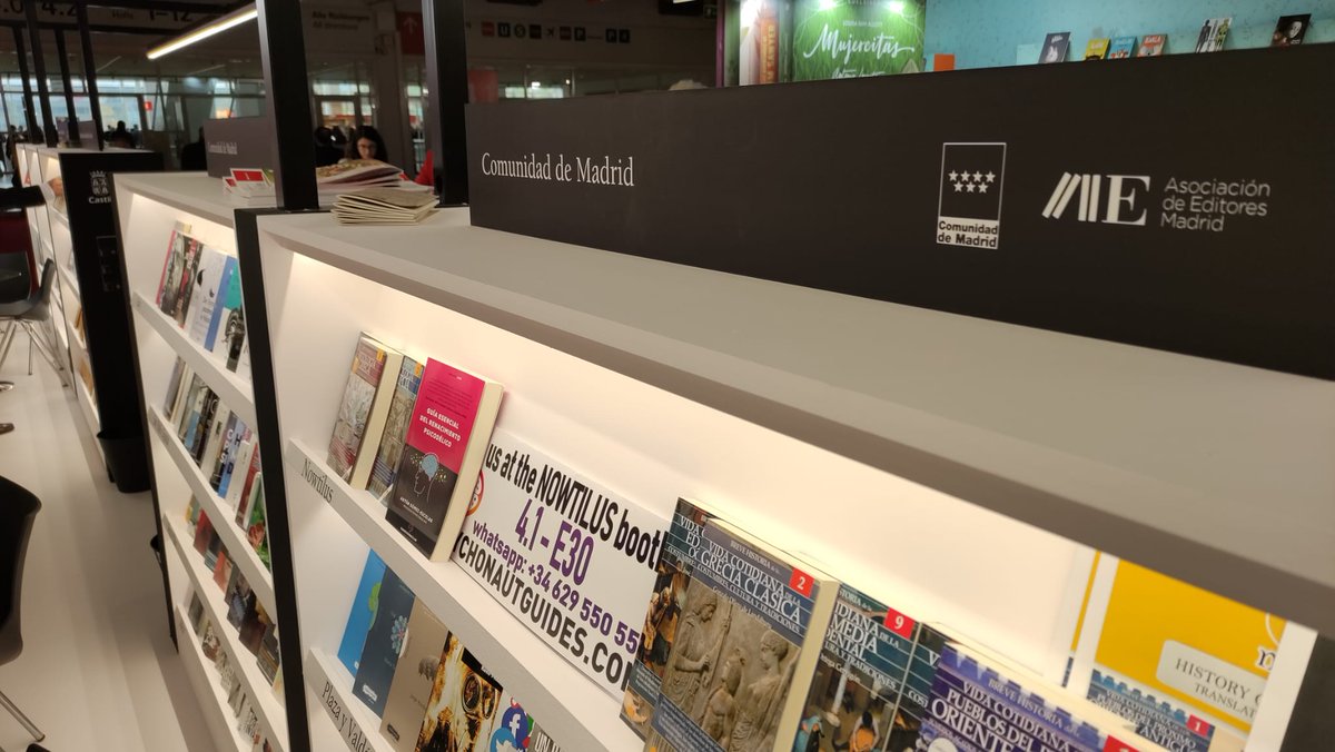 Primer día en @Book_Fair  con mucha actividad en el espacio de @FGEEenlinea  que compartimos con @ComunidadMadrid  y @CEDROenlinea. 

#fbm22 #spainfrankfurt2022 #creatividaddesbordante #editoresmadrid