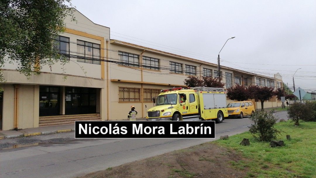 LabrinMora's tweet image. AHORA LAUTARO : Simulacro de incendio. Colegio San Francisco. Bomberos operando