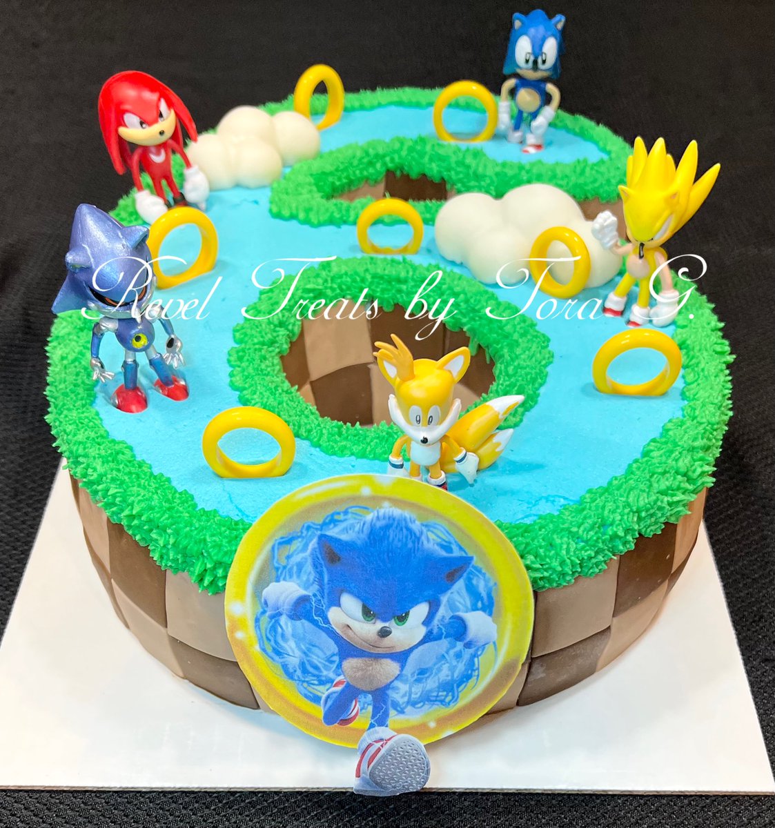 TAUnacious6's tweet photo. Funfetti #6 Sonic cake with edible chocolate rings and fondant clouds 💙🦔☁️
#reveltreatstg #cakedecorating #baking #scratchbaking #stonemountain #bakery #baker #atlantabaker #blackownedbusiness #womenled #cake #cakes #pastry #sweet #sonicthehedgehog
https://t.co/9b6KQuCblg https://t.co/nyR1zE8SJf