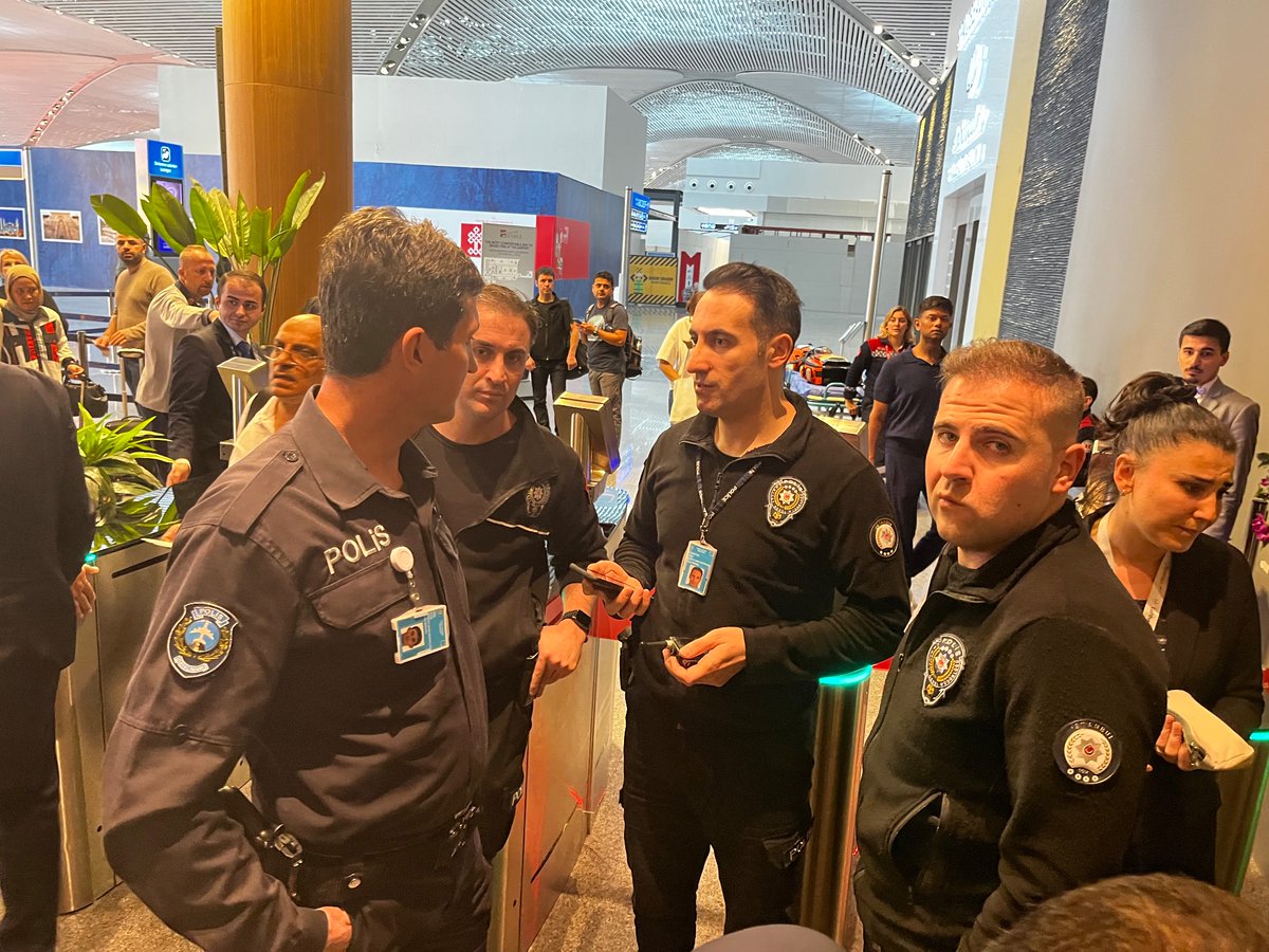 sneel9's tweet photo. @agastyaj @lufthansa Here are the cops waiting at the lounge entrance https://t.co/ZkCGBf3CYz