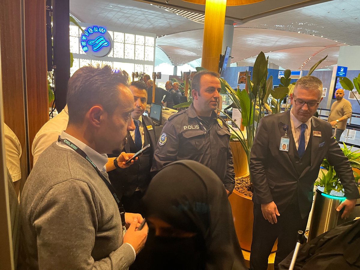sneel9's tweet photo. @agastyaj @lufthansa Here are the cops waiting at the lounge entrance https://t.co/ZkCGBf3CYz