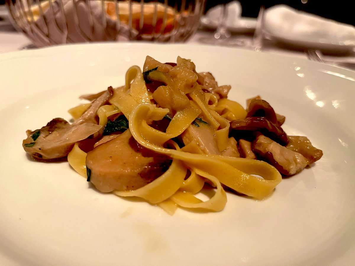 mirabelle1018's tweet photo. お誕生日に麻布十番のイタリアン。メニューにあるといつも選んでしまうのは、穴子のフリットとポルチーニパスタ。 https://t.co/I6t10X1vLH
