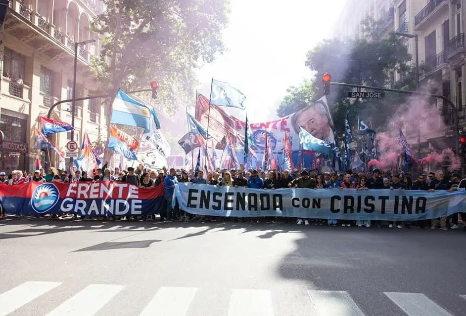 jfgbuenosaires's tweet photo. 📅 17 de Octubre

Con lealtad y convicción marchamos a plaza de mayo para seguir poniendo el cuerpo a las ideas ♥️💙

#DíaDeLaLealtad 
#LealtadACristina
#LealtadAlPueblo https://t.co/2BlHMblCmm
