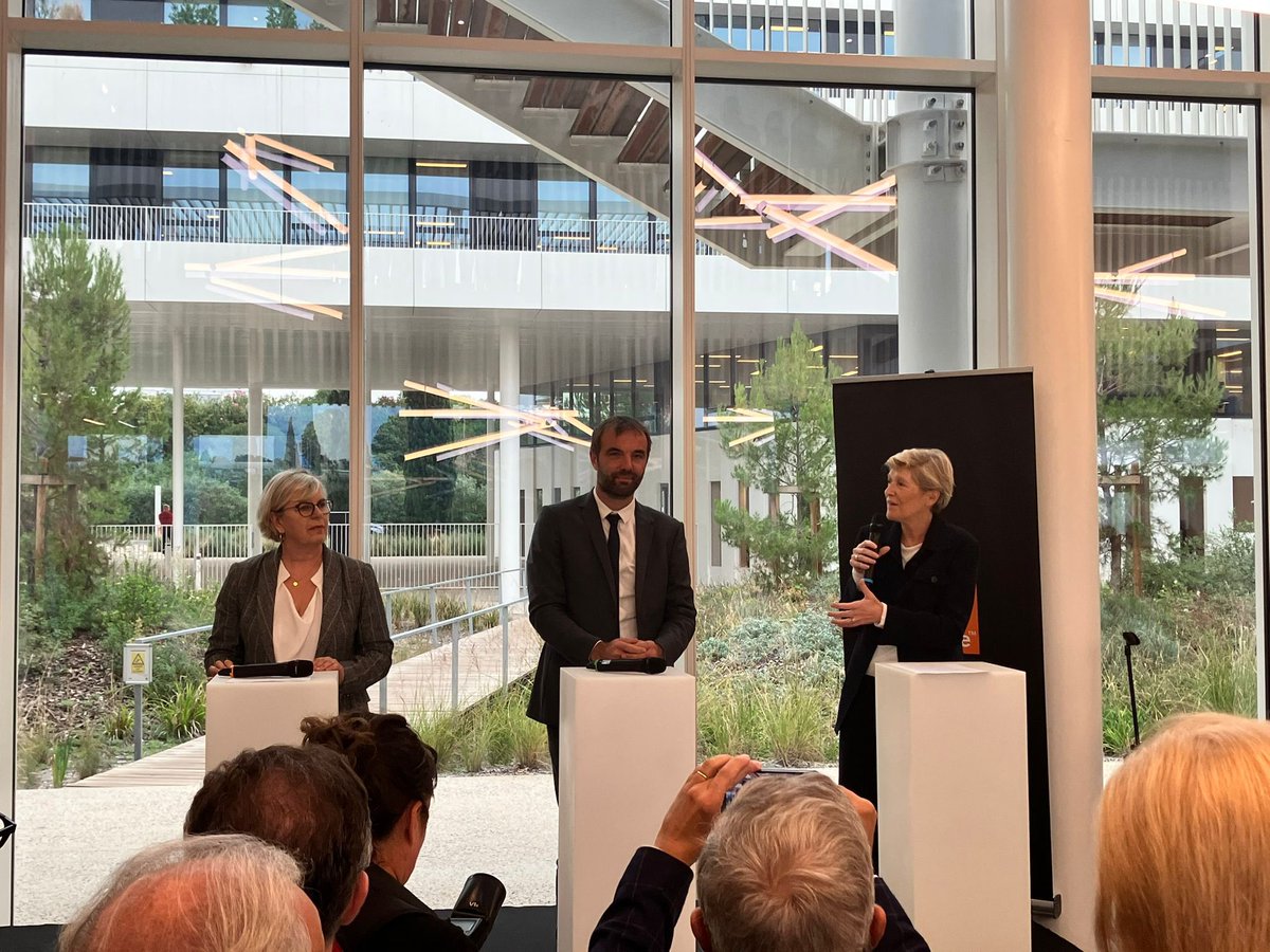 fabiennedulac's tweet photo. Heureuse d’inaugurer avec @MDelafosse et @PatriciaGoriaux «Le Patio», le nouveau campus @Orange_France à Montpellier.

Ouvert, innovant, éco-responsable, ce bâtiment est à l'image d'Orange, tournée vers l’avenir, engagée et collective @OrangeOccitanie https://t.co/XnMmDNZNan