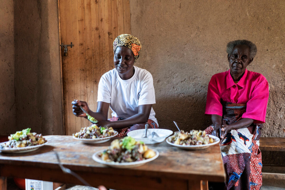 WFP_Africa's tweet photo. As the global economic crisis continues to worsen in many countries including #Rwanda๐ท๐ผ,
@WFP continues to work with smallholder farmers to help strengthen local #foodystems and meet basic food needs as food prices continue to ๐ https://t.co/3Ne47wLqSl