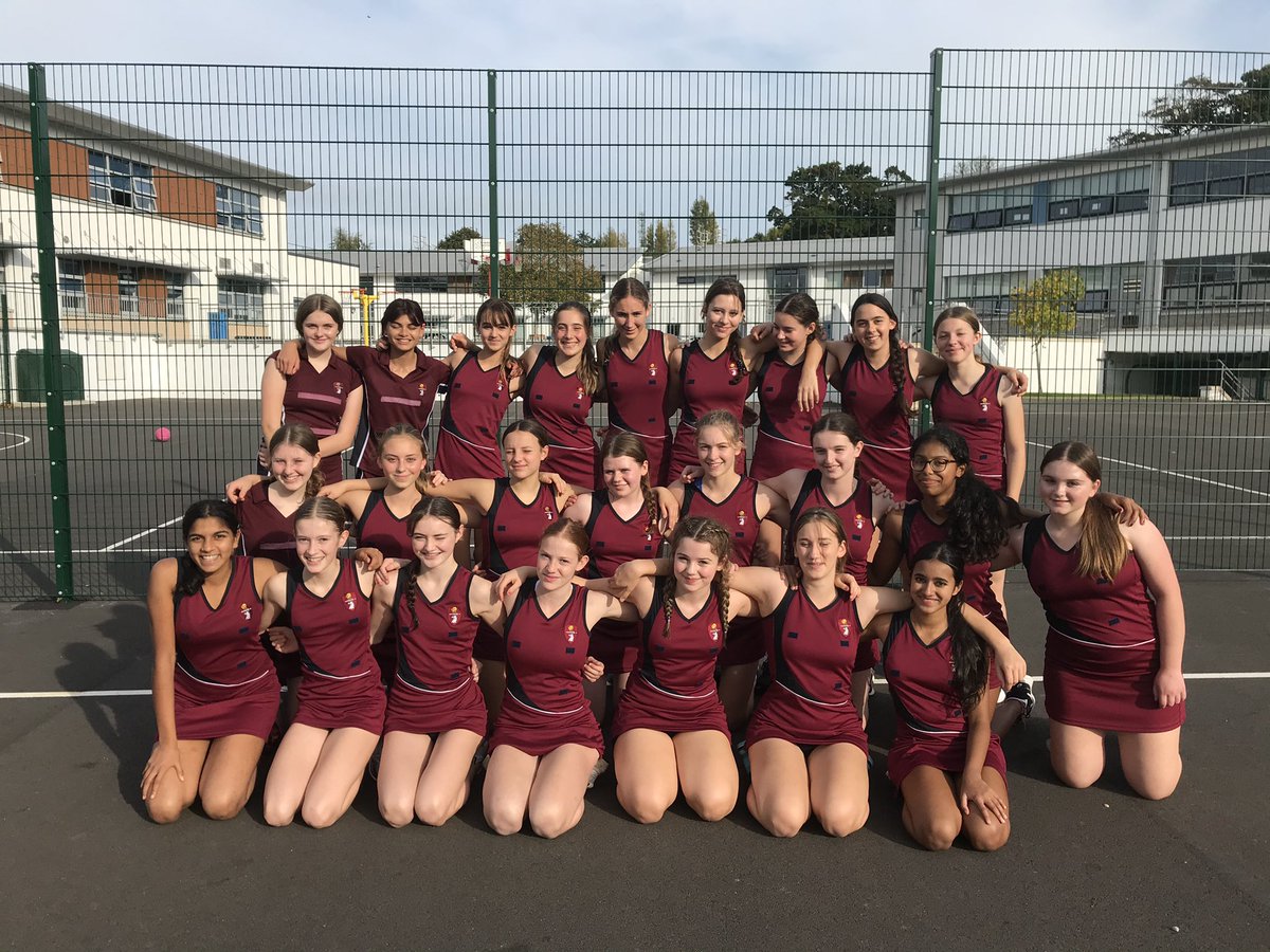 HighgateSpEx's tweet photo. The Netballers impressed in their first fixture, hosted brilliantly by Grainville School. The touring sides showed us the impact of focused training away from home - 3 wins from 3 and lots of versatility in our squads π #HighgateNetball https://t.co/pwdovwhQDn