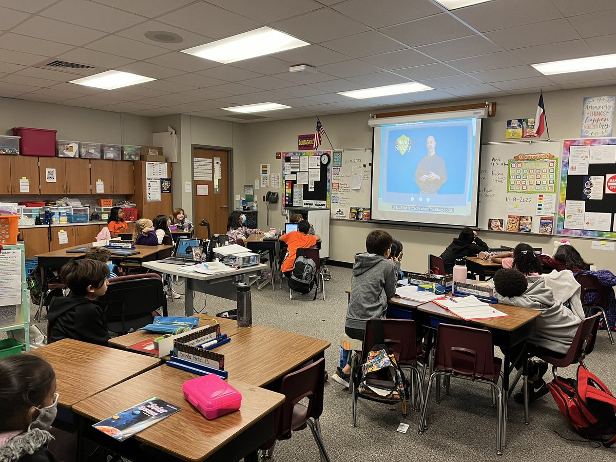 oliviahair1's tweet photo. Learning about Internet Safety! #cybersafetyweek #JPEpride https://t.co/zHOnA1Y3Vx