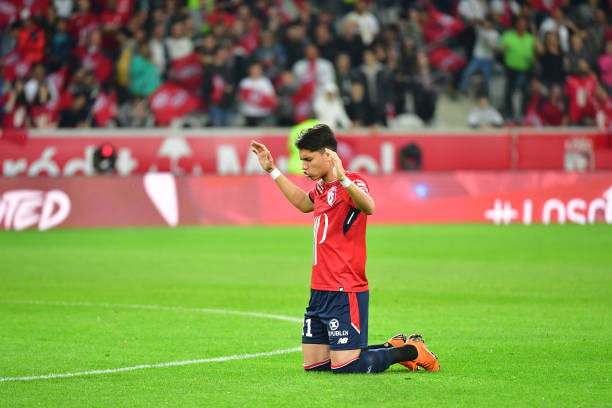 RetroLOSC's tweet photo. Prière de Luiz Araujo, avant le match de la peur face à Dijon.
90 minutes plus tard, les dogues seront sauvés et assurés du maintien.

L1, J37, 2017/18

(📷 Dave Winter/Icon Sport) https://t.co/pQz2tPwctN