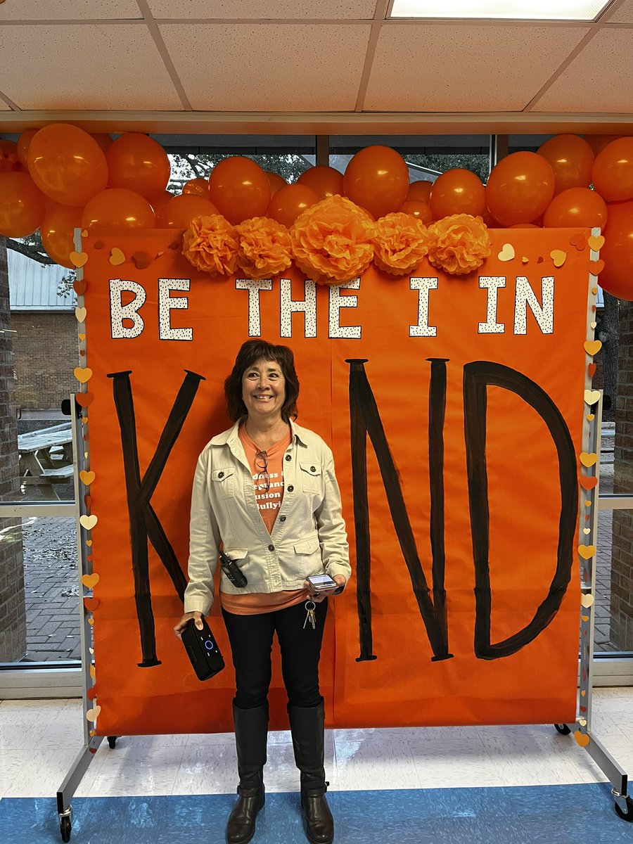 RodiekMorgane's tweet photo. It’s Unity Day! We rise by lifting others, today (&amp; everyday) we are reminding students that no act of kindness is ever too small! #UnityDay #kindness #CharacterStrong #SchoolCounselor https://t.co/bKQxtcpH82