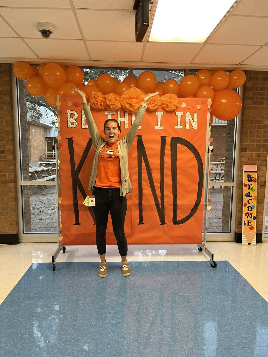 RodiekMorgane's tweet photo. It’s Unity Day! We rise by lifting others, today (&amp; everyday) we are reminding students that no act of kindness is ever too small! #UnityDay #kindness #CharacterStrong #SchoolCounselor https://t.co/bKQxtcpH82