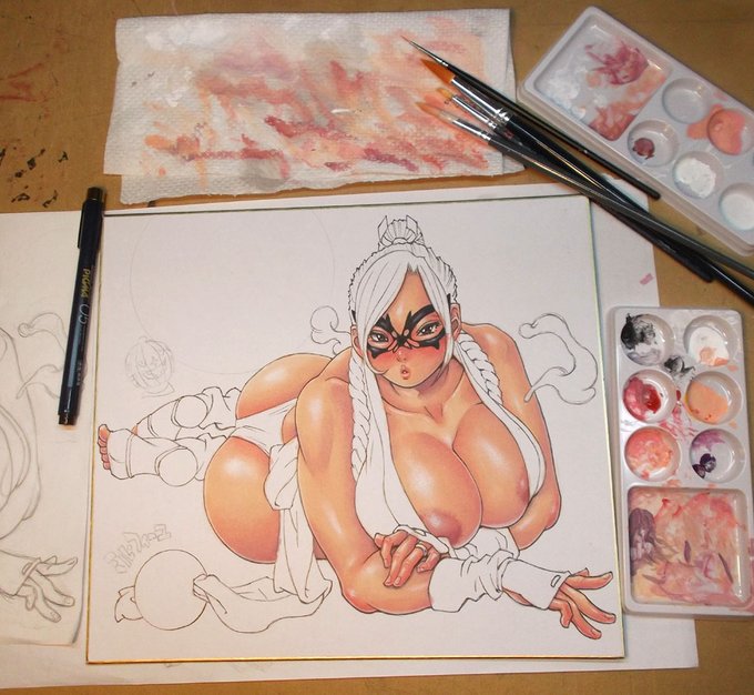 色紙に塗ってます。
ハロウィーン用って感じのイラストにします。 