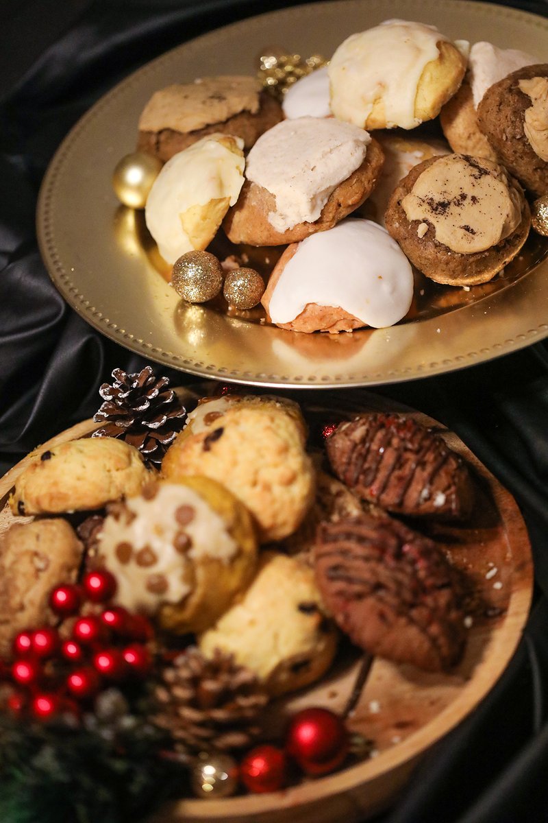 🎁 FREE SHIPPING on Holiday Boxes 🎁 Our special holiday samplers are available for pre-order and the best part...they SHIP FREE! Master breakfast this holiday season with our scones. Just warm up the scones and serve.

 #freeshipping #holidayseason #bestbreakfast #scone