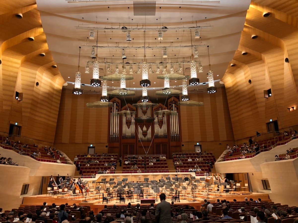 Last weekend, Vocal student Miku Yasukawa performed with the Tokyo Symphony Orchestra in Suntory Hall and Muza Kawasaki Symphony Hall, under conductor Jonathan Nott. Miku sang Ravel’s Shéhérazade. 🎤 Huge congratulations to Miku! @mikusop