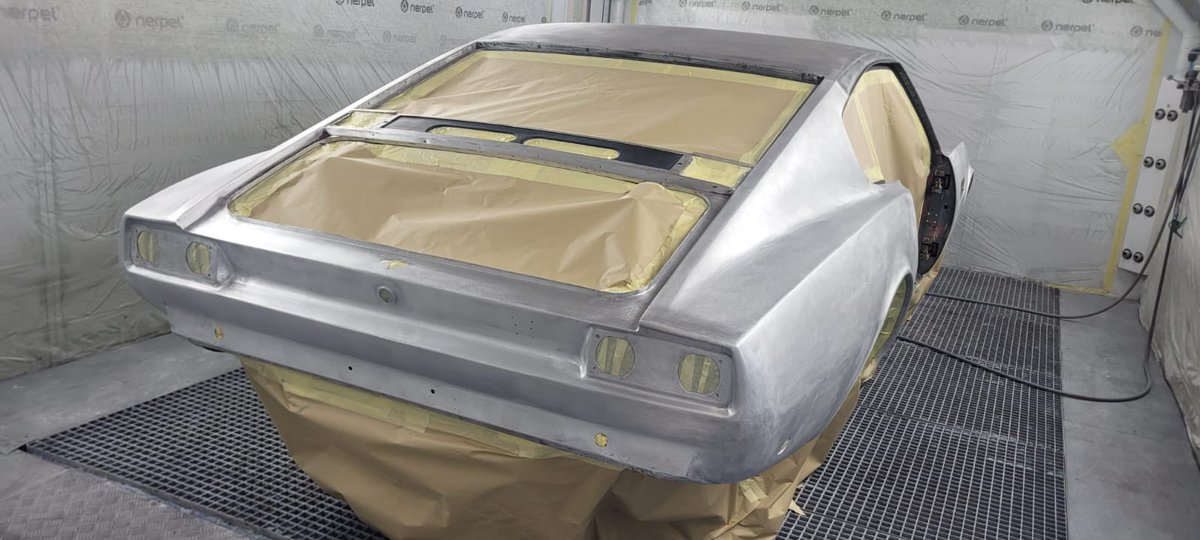 PrestigeSurrey's tweet photo. Aston Martin DBS V8 almost ready for epoxy. https://t.co/LWumsl5Fjd
