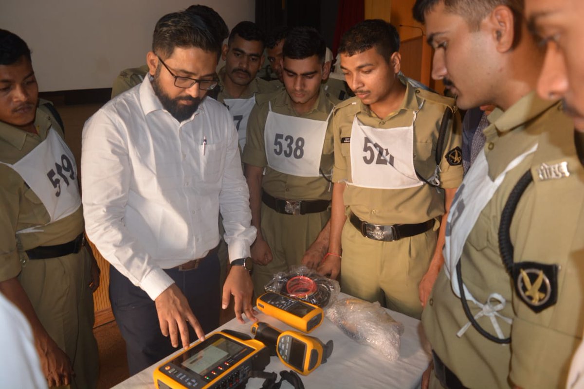 BSF_BICIT's tweet photo. #workshop 
#fluke 

workshop on measuring instruments @BSF_BICIT 

#multimeter 
#clampmeter 
#thermalimager
@BSF_India
#BSF #BICIT https://t.co/k3VBFKDEgv