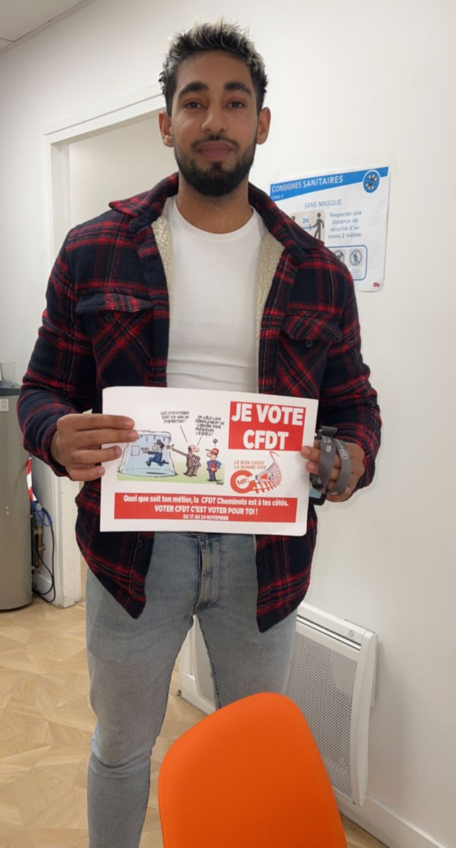 CFDTCheminotIDF's tweet photo. [TOURNÉES]
En direct de Paris Nord les équipes syndicales @CFDTCheminotIDF @cfdtcheminots Iman &amp; Khan échangent avec les équipes commerciales @GroupeSNCF #ESTPN sur leur avenir et les enjeux liés à l'ouverture à la concurrence.
On sait pourquoi il faudra voter CFDT😉
#jevotecfdt https://t.co/2bWAUWCCSa