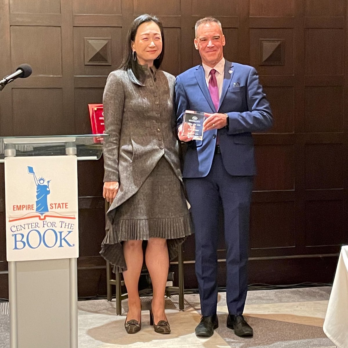 EmpireStateBook's tweet photo. A wonderful night! Return of in-person New York State Writers Hall of Fame induction &amp; held at #AlgonquinHotel. Thanks to all authors, performers, guests &amp; book family. Suggest names for Class of ‘23! @minjinlee11 @nyswi @AndreaDavisPink #booktwitter #NYSWHOF https://t.co/f1YJ4VngHf
