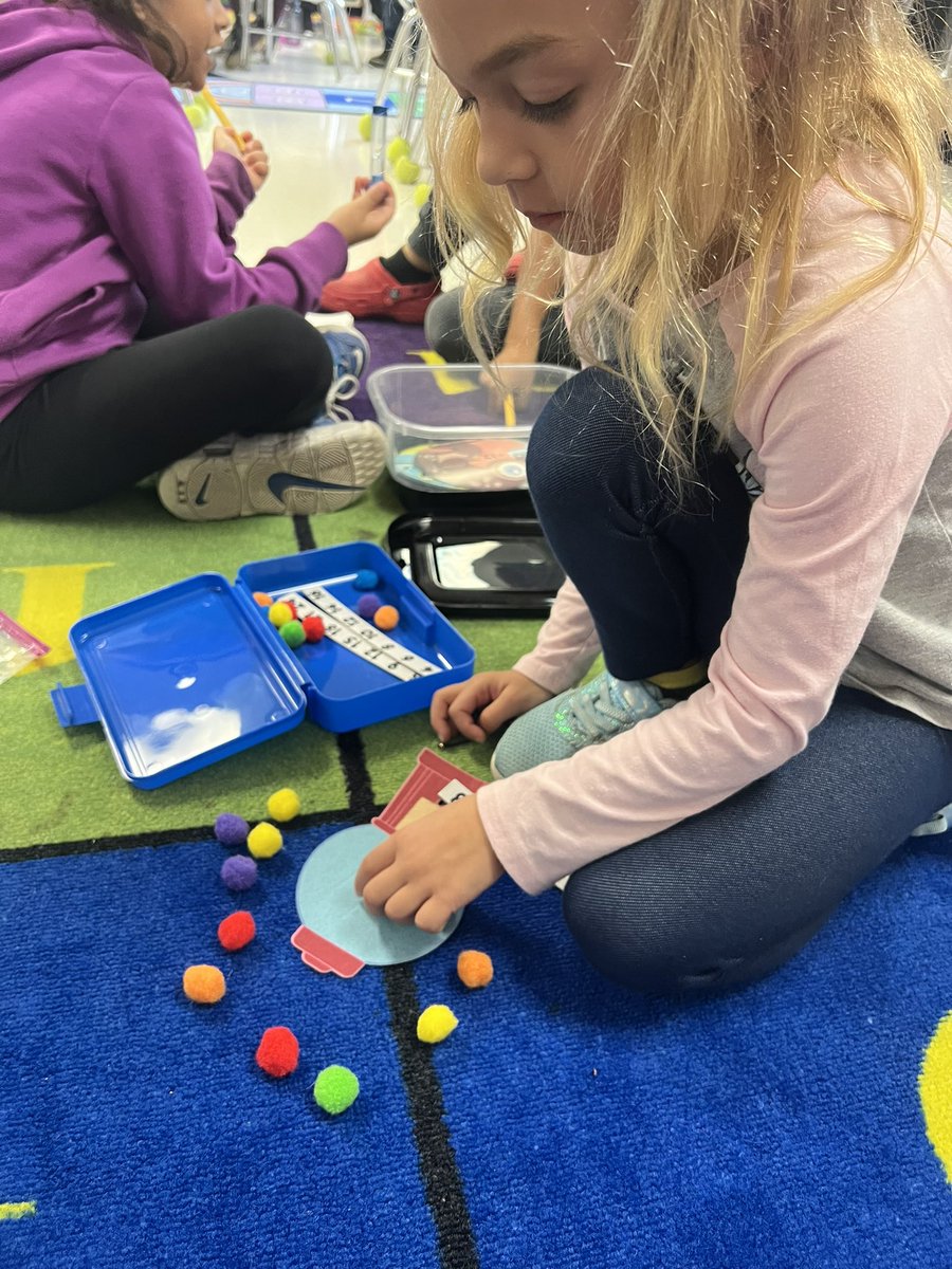 MsAllweinTweets's tweet photo. Roos have been practicing various choice tasks in math…they’re doing great! #SRESroos https://t.co/tUaJzG0lXg