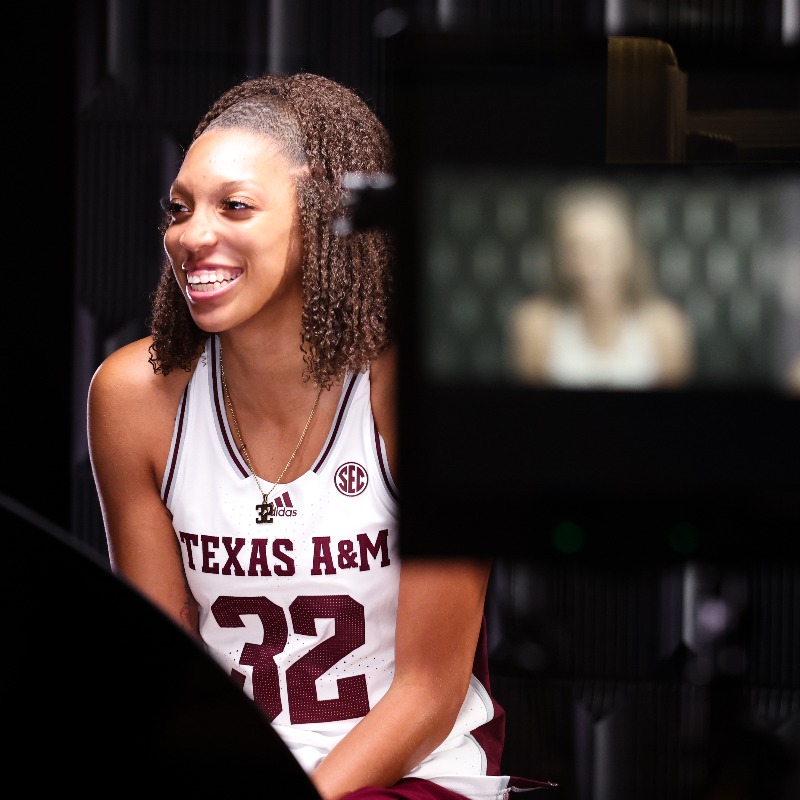 AggieWBB's tweet photo. Get all the SEC Media Day Content ⬇️

#GigEm | #Becoming