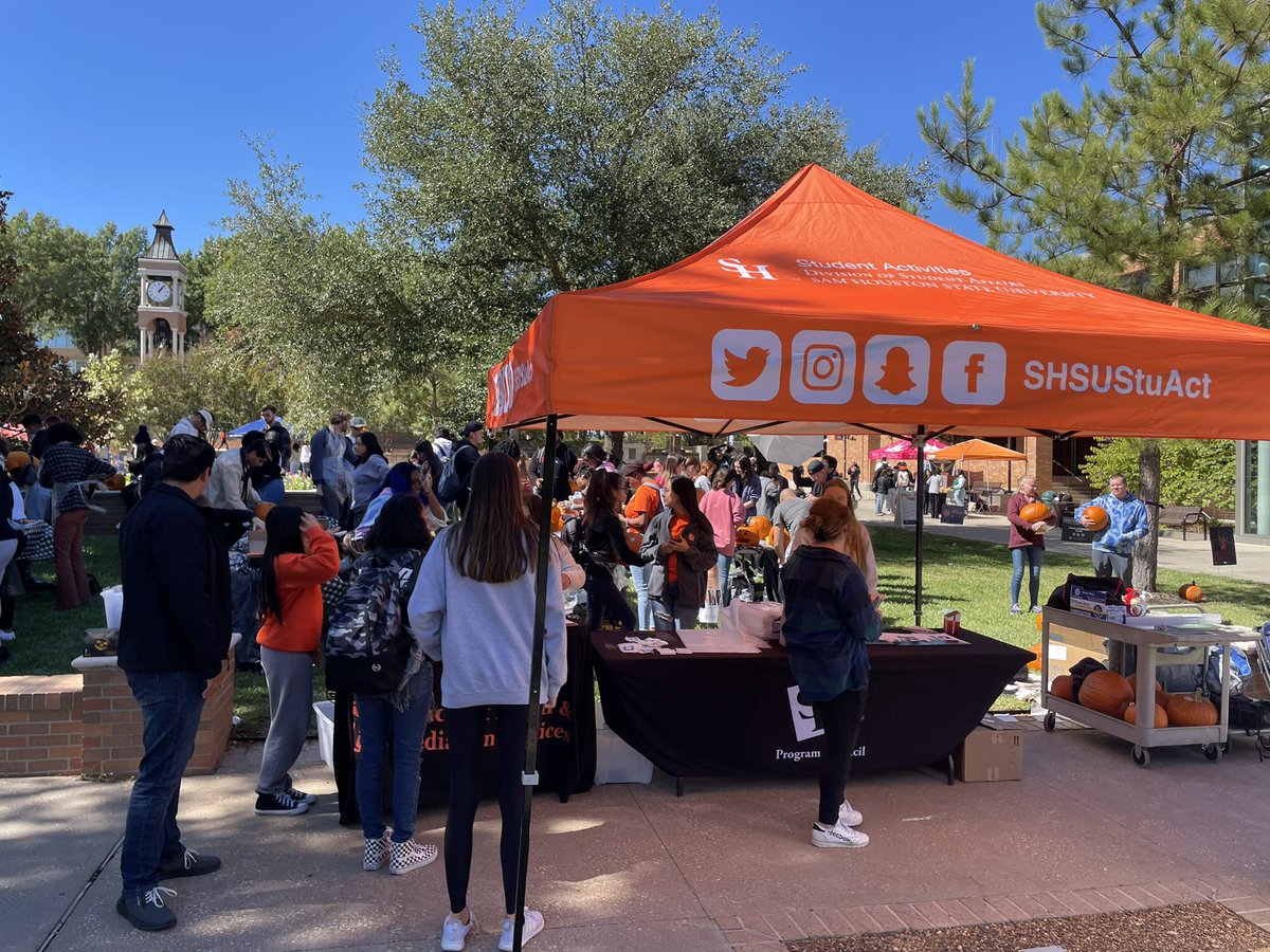 It’s a beautiful fall afternoon at #SHSU! I love the energy from all the students. #EatEmUpKats #proudprovost @jb_scott745