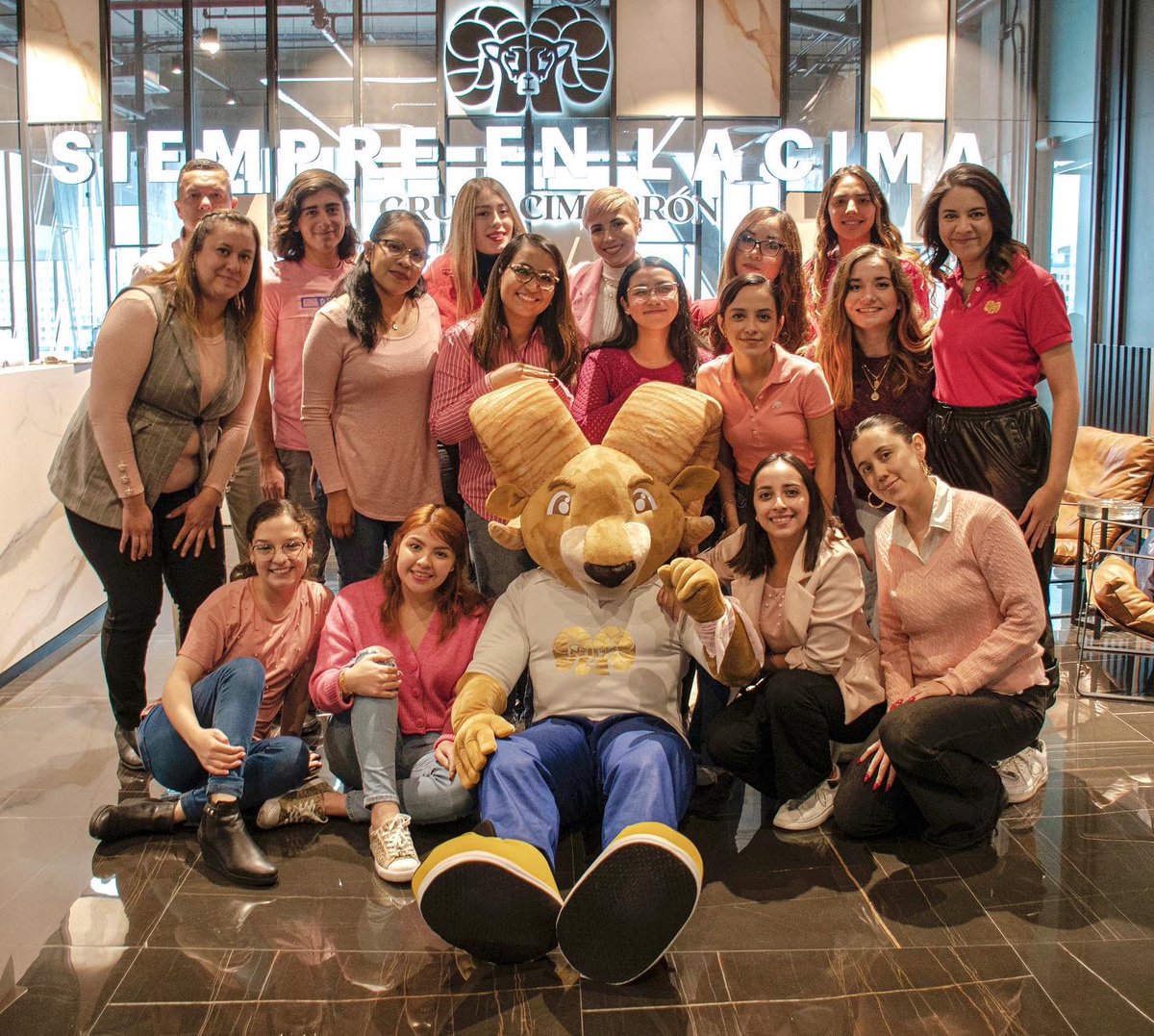 GrupoCimarron1's tweet photo. Luchemos contra el #CancerDeMamas y fomentemos la autoexploración porque una detección oportuna salva vidas https://t.co/IpJkDSZYqn