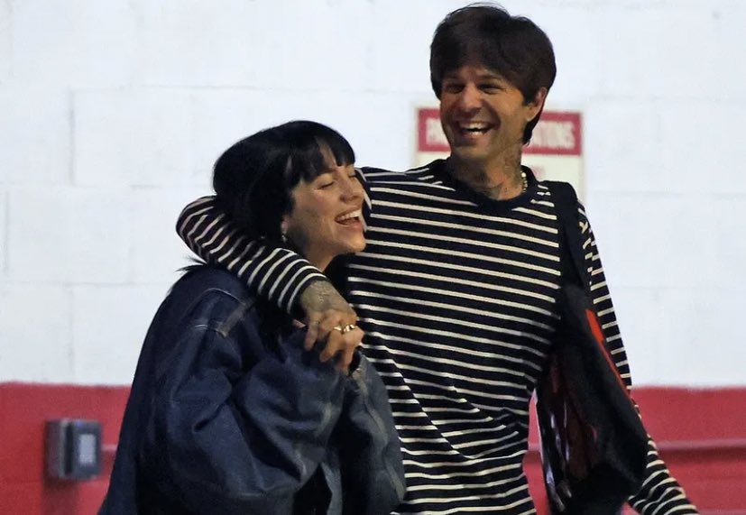 InfoBillieBR's tweet photo. Billie Eilish e Jesse Rutherford foram vistos se beijando em público recentemente. https://t.co/6cgEaFI4EU