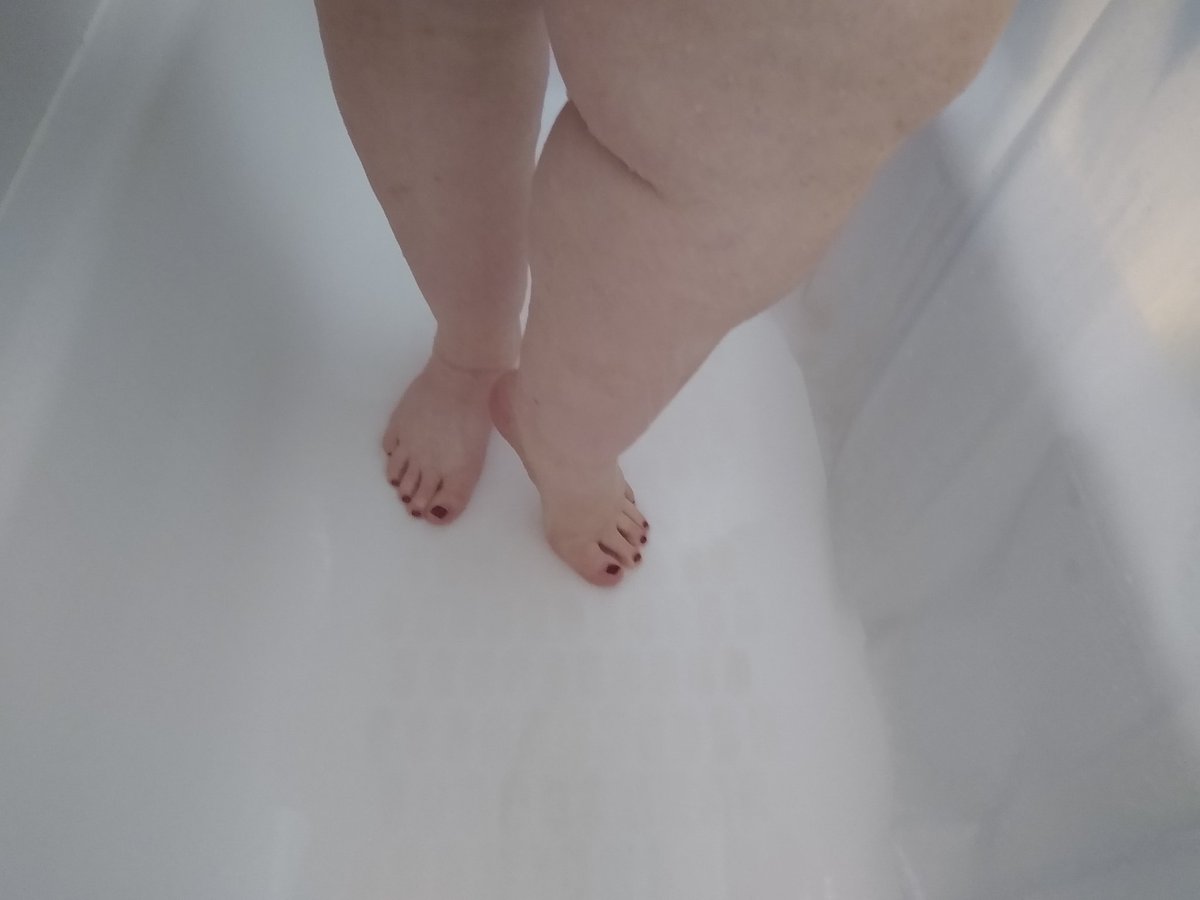 FreckledFatFeet's tweet photo. @_STL_VIKING Shower shot. Good morning! 🥰 https://t.co/w18GFEbouf
