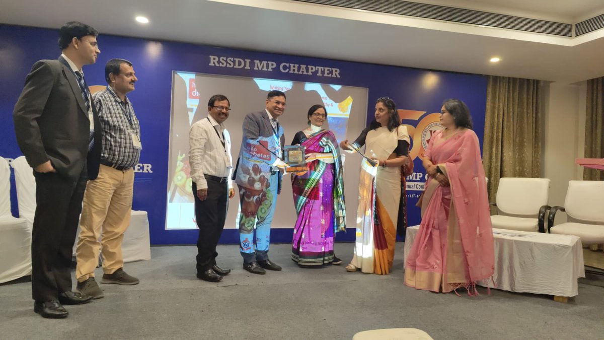 drsunilsgupta1's tweet photo. 15 Oct 22:At Ujjain: @Rssdi_official #MPState conference. @DrSunilGupta16 Conducted a workshop on #GDM & #DiabetesInPregnancy for Physicians & ObGys. Implementations of @GovtOfIndia_ @MoHFW_INDIA guidelines on Gestational Diabetes was emphasised.@Rssdi_official @fogsiofficial https://t.co/kMOwM4RXO3