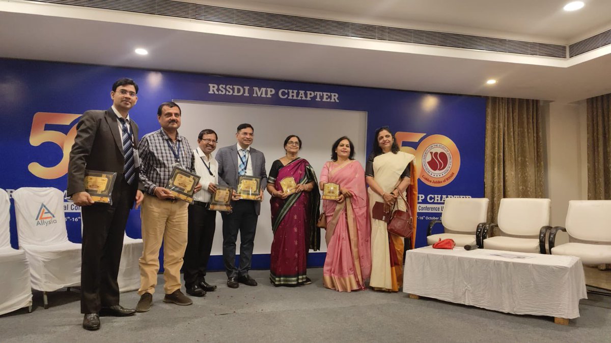 drsunilsgupta1's tweet photo. 15 Oct 22:At Ujjain: @Rssdi_official #MPState conference. @DrSunilGupta16 Conducted a workshop on #GDM & #DiabetesInPregnancy for Physicians & ObGys. Implementations of @GovtOfIndia_ @MoHFW_INDIA guidelines on Gestational Diabetes was emphasised.@Rssdi_official @fogsiofficial https://t.co/kMOwM4RXO3