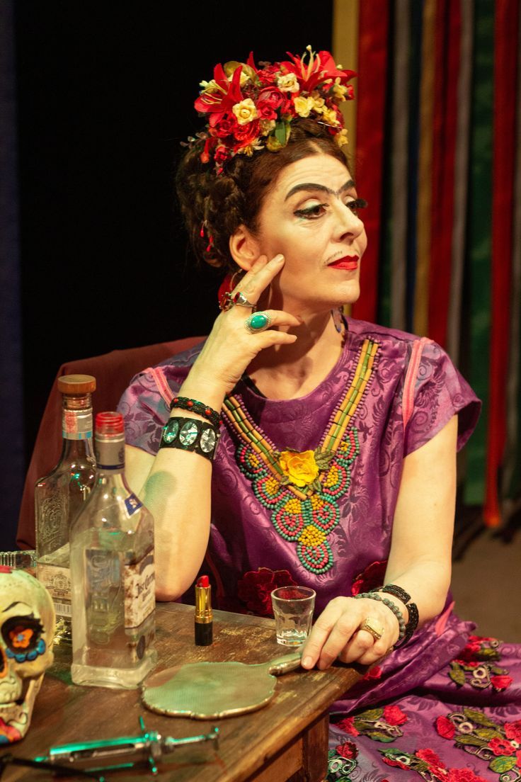 Resenhando's tweet photo. O espetáculo #FridaKahloVivaLaVida segue em cartaz no #TeatroVivo. São mais duas apresentações. O espetáculo é interpretado por #ChristianeTricerri, com texto de #HumbertoRobles, direção de #CacáRosset e produção de #AlonsoAlvarez. Confira neste link 👇🏻
https://t.co/WG9kBEEw5v https://t.co/IJLvRRcy57