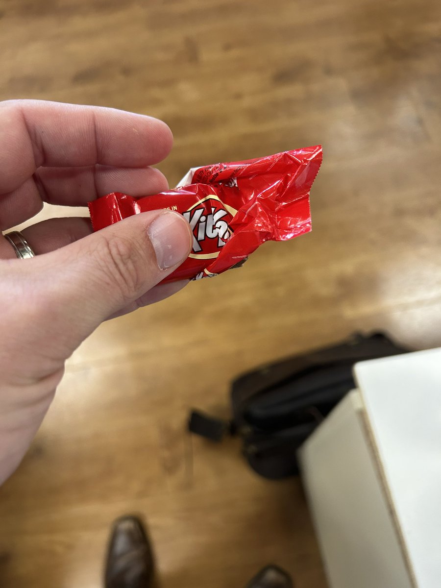 CrivGaming166's tweet photo. I got a @KITKAT without the KitKatβ¦. Maybe I need to find someone who only got the wafers!?! #kitkat #chocolateonly https://t.co/svHj6GK9yN