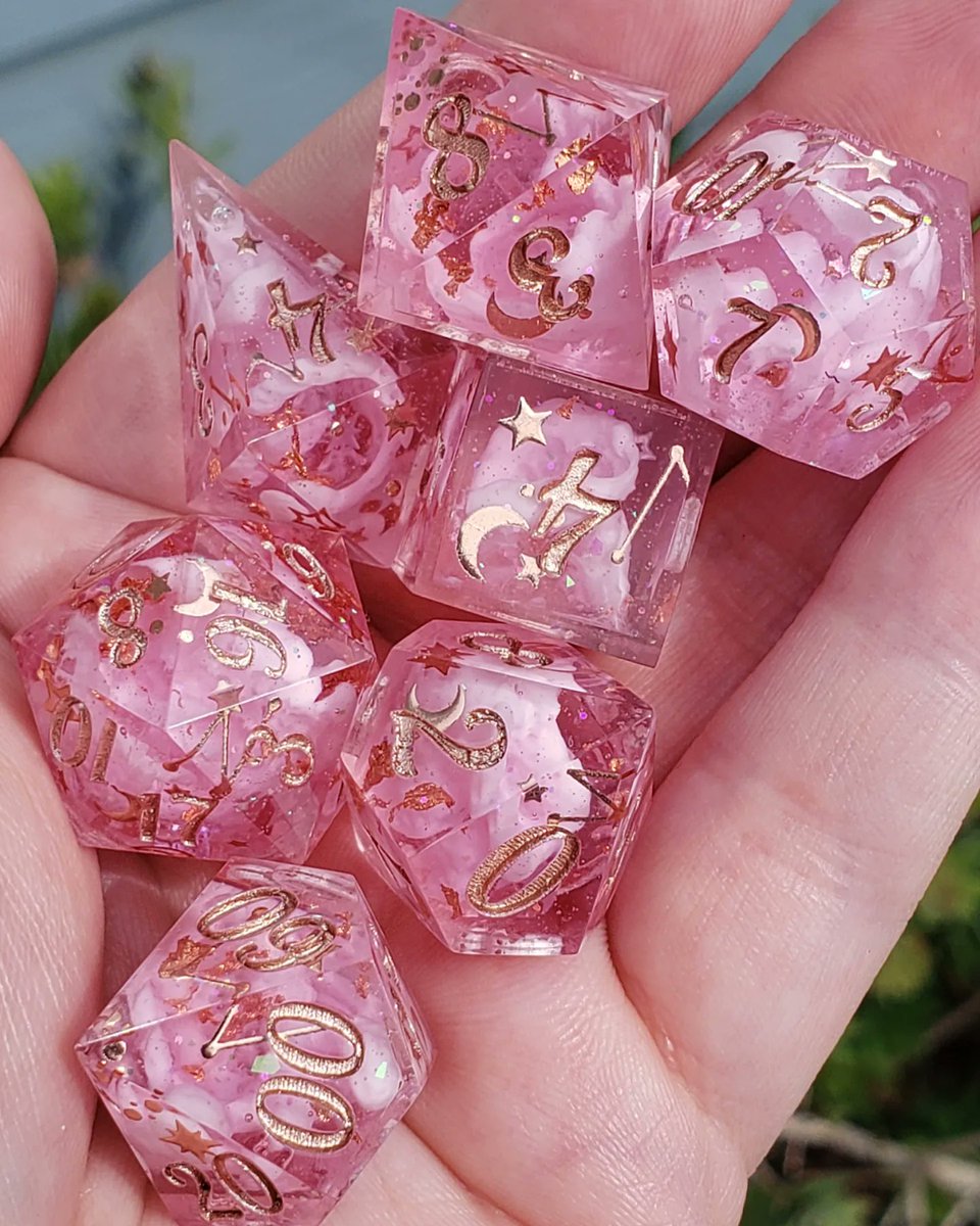 sugarmoondice's tweet photo. Pink + rose gold + white 😍💖 #dice #dnd #handmadedice https://t.co/Ju5CU8lDLL