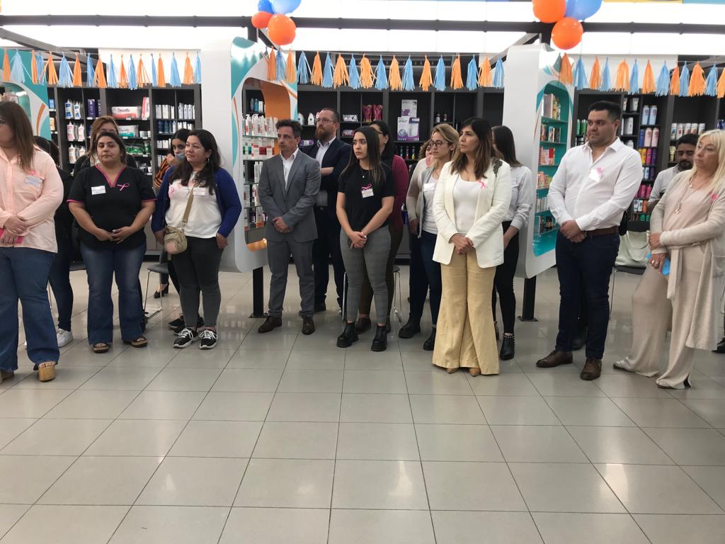 mclaudiaortiz's tweet photo. Hace 2 años inaugurábamos #Farmapos, motorizando sueños y concretando proyectos para sumar servicios a afiliados/as de @APOSLR. Hoy seguimos creciendo, con la premisa de incluir y federalizar el acceso a los servicios, según lo encomendado por nuestro gdor @QuintelaRicardo. 🔽 https://t.co/ERmC2NmgaP