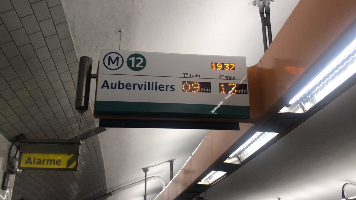 CorinneHaury's tweet photo. #ligne12 c’est de pire en pire  on rallonge les lignes donc encore plus de voyageurs mais on ne rénove rien ! Une bétaillère en fin de journée . Pas un seul jour sans problème technique ou d’exploitation ou on ne sait pas quoi … 😤😤😤 https://t.co/D4RDy2TErJ
